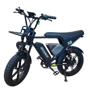 Vista frontal diagonal da bicicleta elétrica Onesport X8 1000W com pneus largos, painel digital e estrutura reforçada, ideal para terrenos urbanos e trilhas.