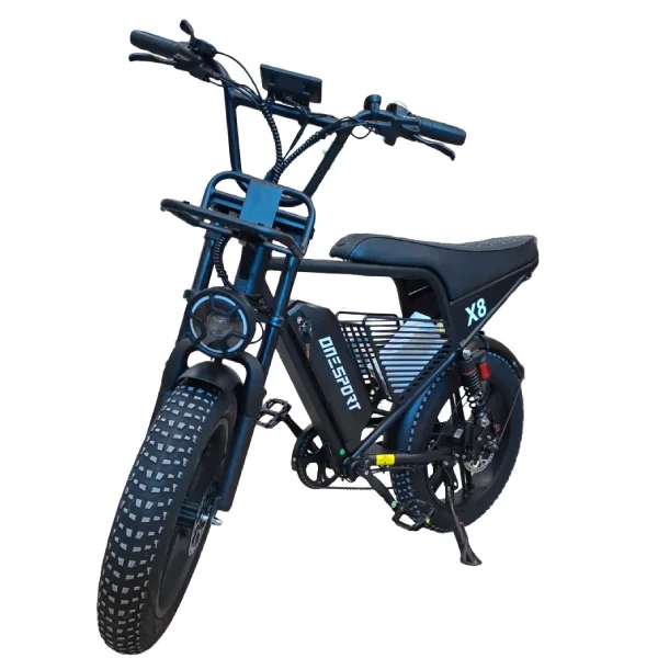 Imagem diagonal da Onesport X8 com estrutura robusta, motor de 1000W, aro 20, farol em LED e pedais funcionais.